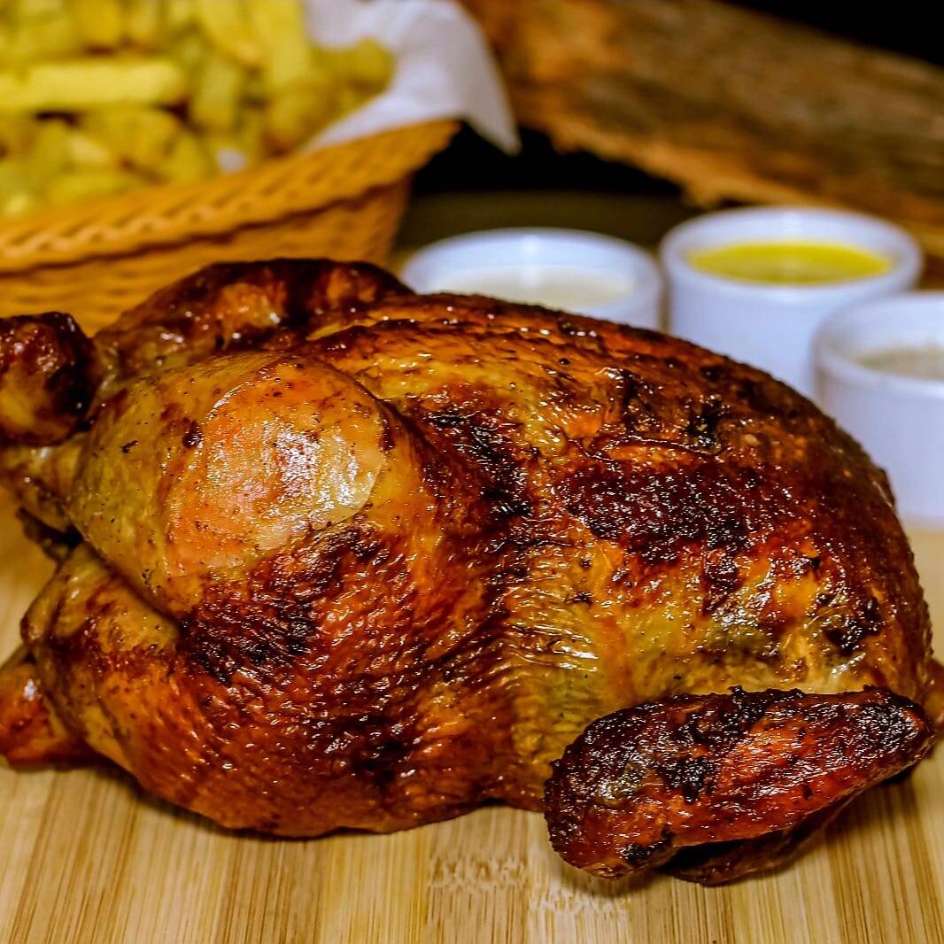 1 Pollo + Papas + Salsas