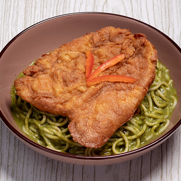 Tallarines verdes con Milanesa de Pollo