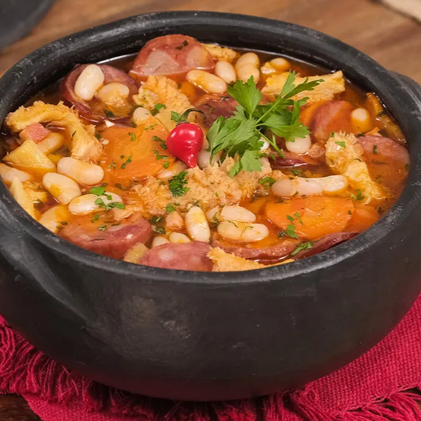 arroz, macarrão, feijão, salada, farofa