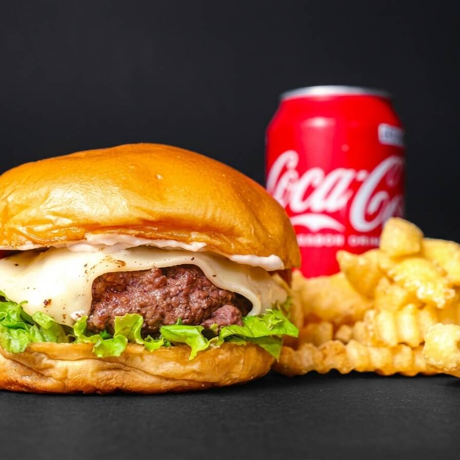 Combo com Burger jesuino 180 gramas + porção de fritas 100g + coca cola lata..