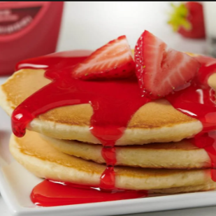 Hot Cakes en Salsa de Fresa
