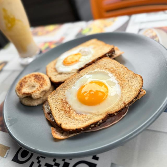 HUEVOS AL HOYO