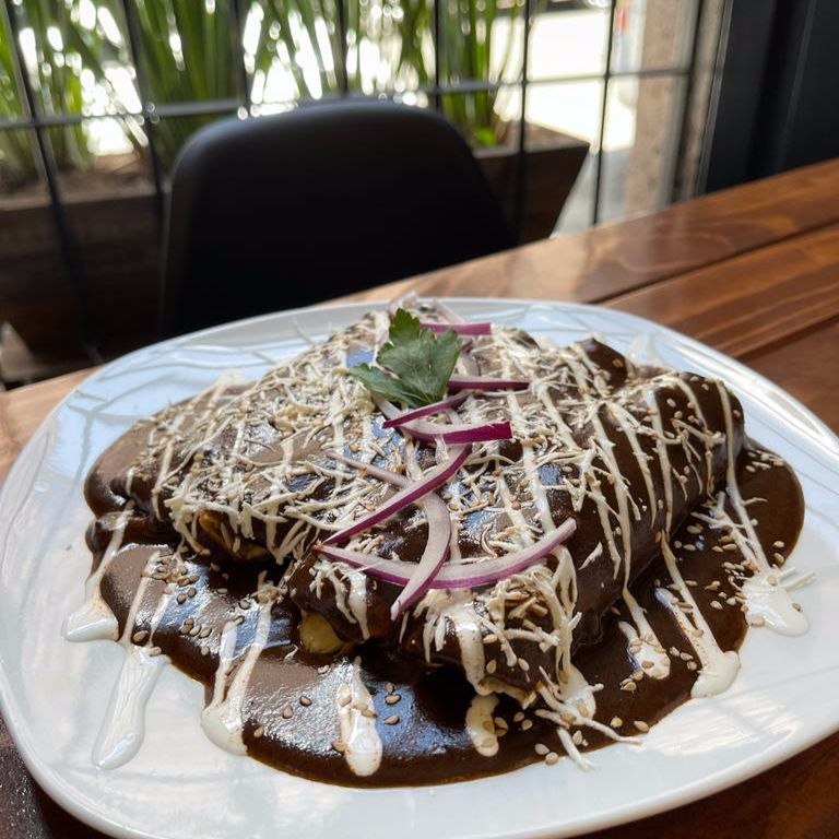 Enchiladas Tradicionales Rellenas de Pollo