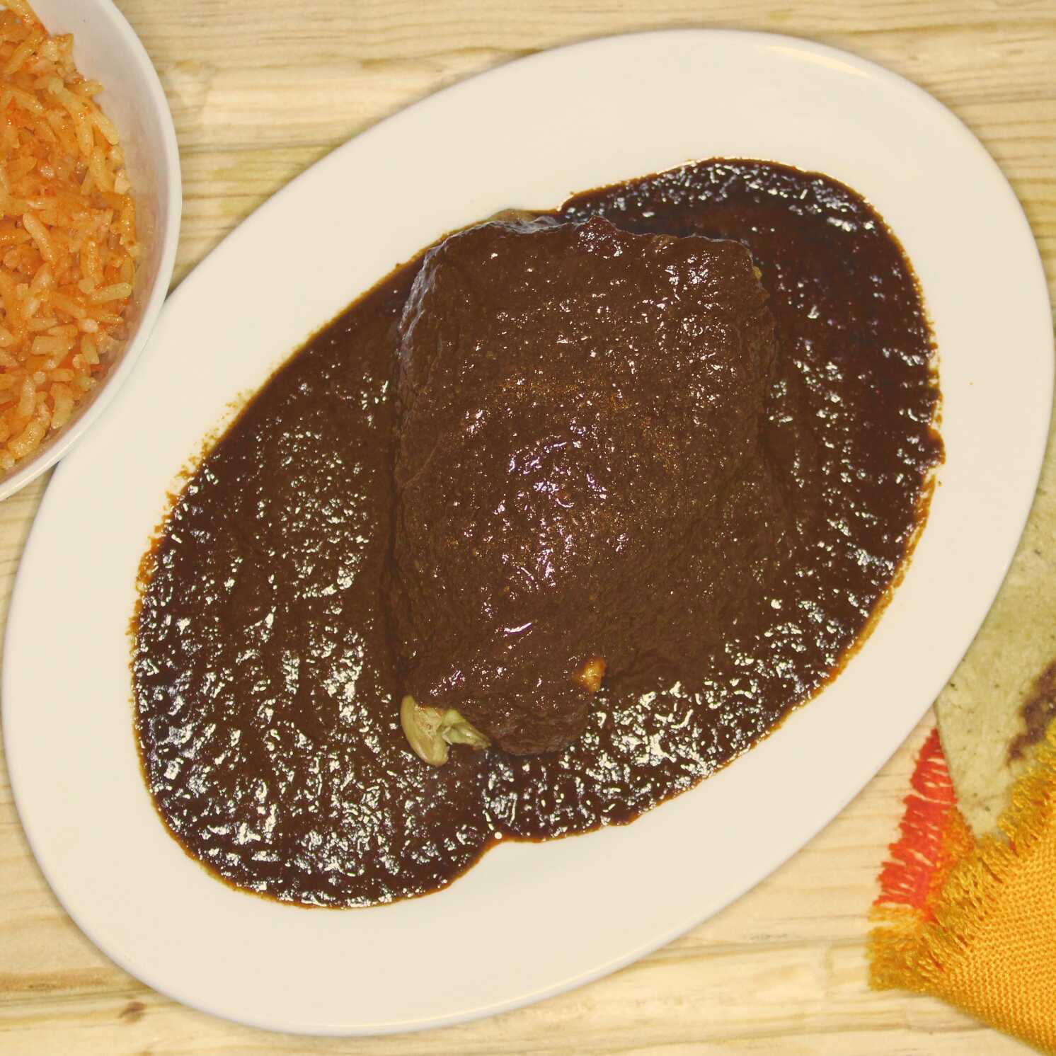 Pollo en Mole Rojo
