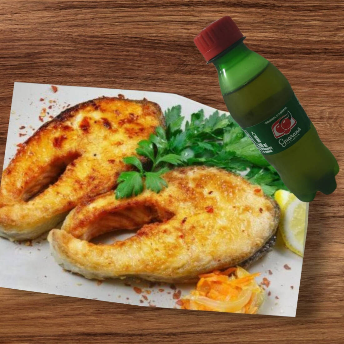 Um delicioso peixe Covina acebolado vai feijão coco, arroz, vinagrete, limão.