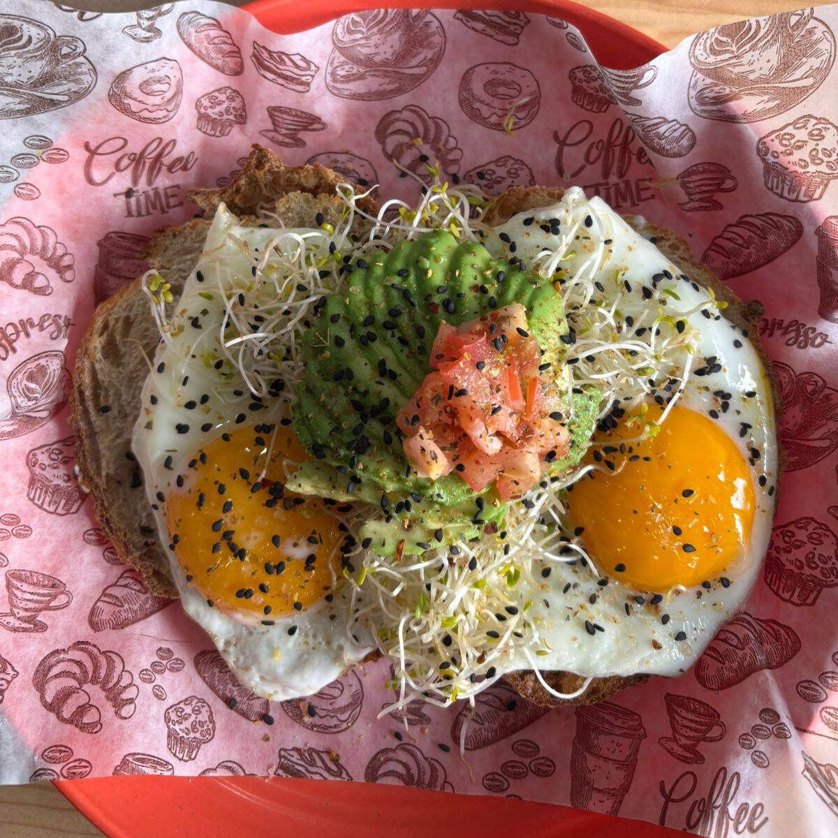 Avotoast de Huevo Estrellado