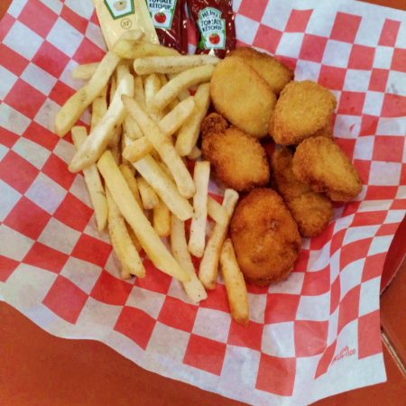Nuggets con Papas a la Francesa