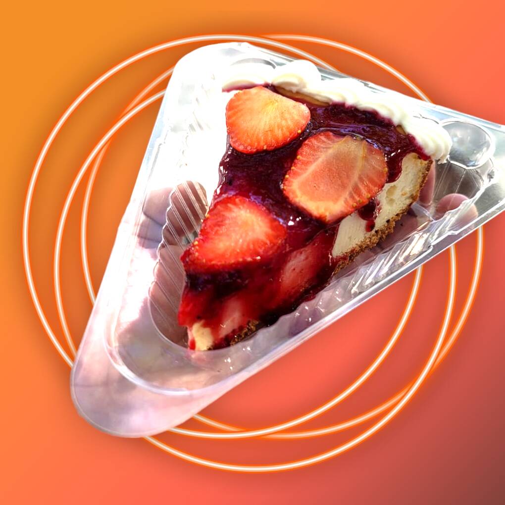 Rebanada de Pay de Queso con Frutos Rojos