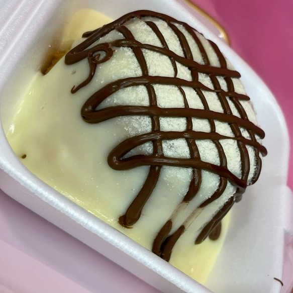 Nosso Mini Vulcão de Ninho com Nutella é preparado com uma massa de chocolate macia e saborosa. É coberto com um creme de Ninho irresistível e finalizado com Nutella tanto por cima quanto no recheio, garantindo uma explosão de sabor a cada pedaço. #Caseirinho # Mini vulcao #Ninho com Nutella # bolo de chocolate #leite Ninho #bolo recheado