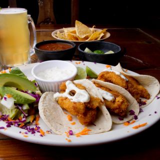 Taco de calamar empanizado