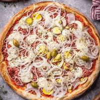 Calabresa moída com ovos e cebola.