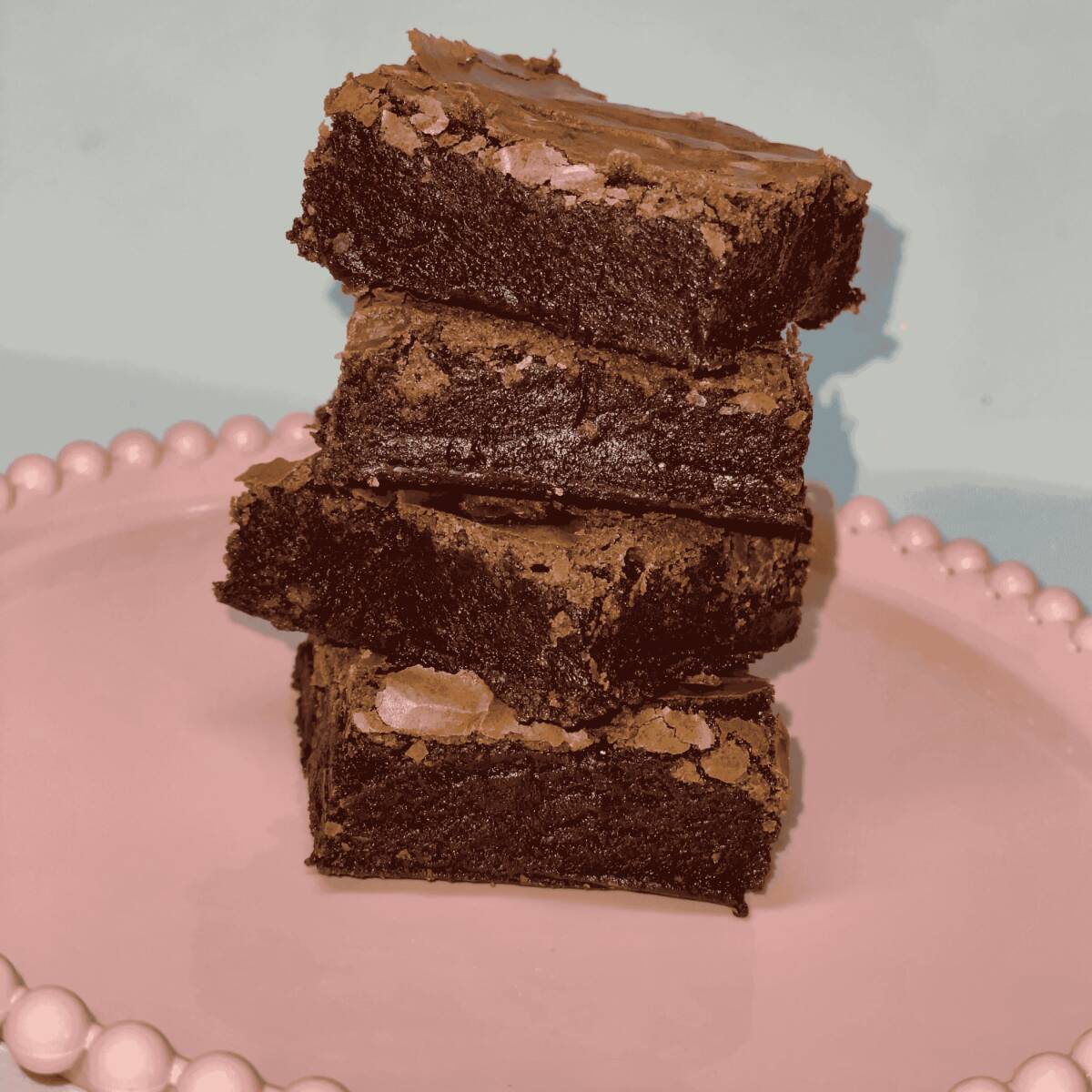 Brownie Tradicional (sem recheio) bem macio e úmido por dentro, com aquela casquinha crocante por fora. Tamanho 5x5cm.