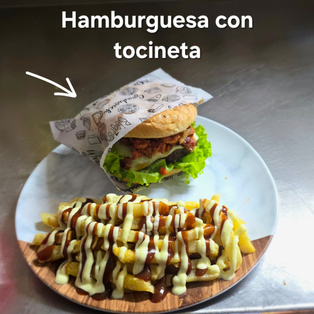 Hamburguesa con Tocineta + papas