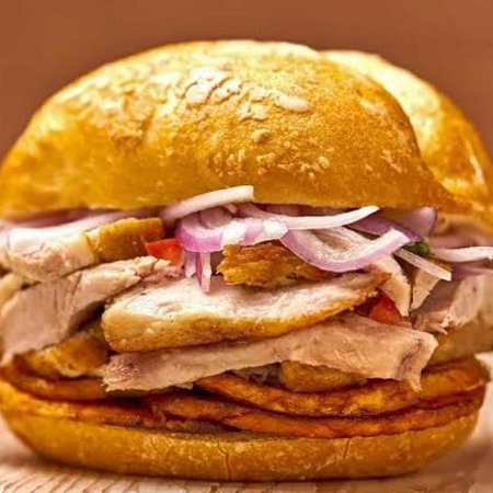 Pan Grande con Chicharrón