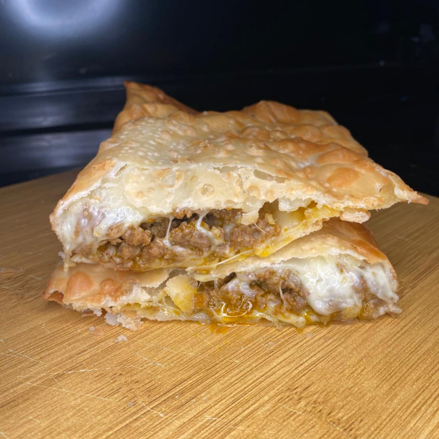 A mistura perfeita: carne temperada com a cremosidade do queijo. . . . . . . . . . ##Tags## promoção promocao oferta desconto combo entraga gratis taxa grátis pastel de feira gostoso barato Catupiry carne burger burguer lanche janta salgado cupon cupom pizza esfirra esfiha crepe tapioca