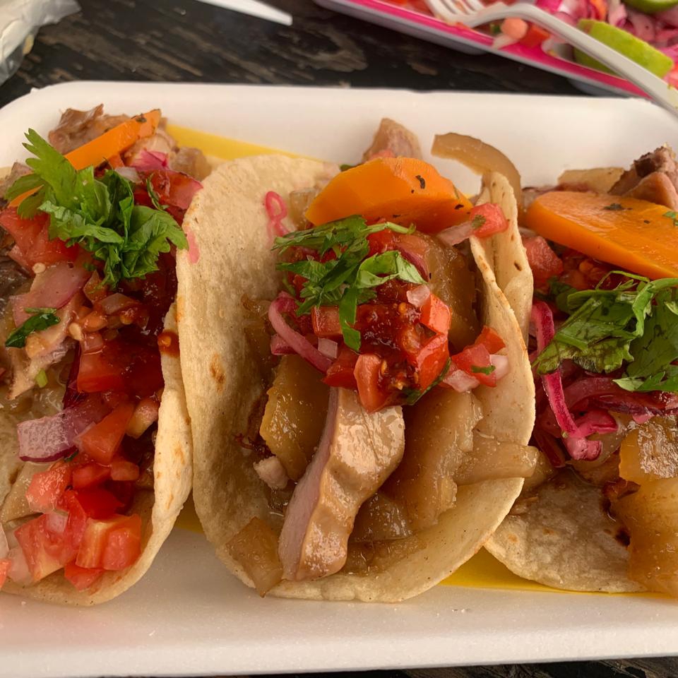 3 TACOS CARNITAS Y 1 SODA