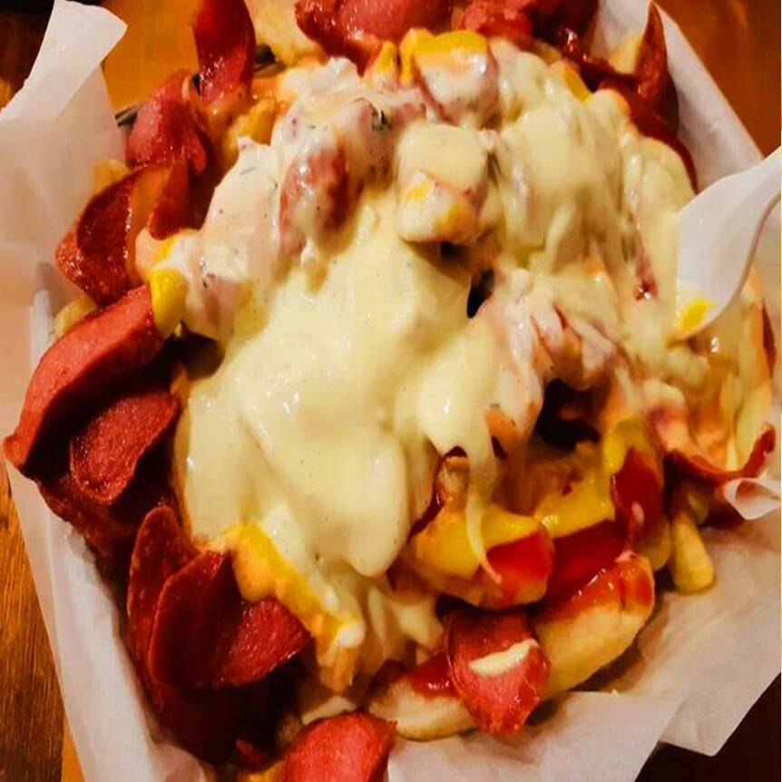 Salchipapita con Quesito