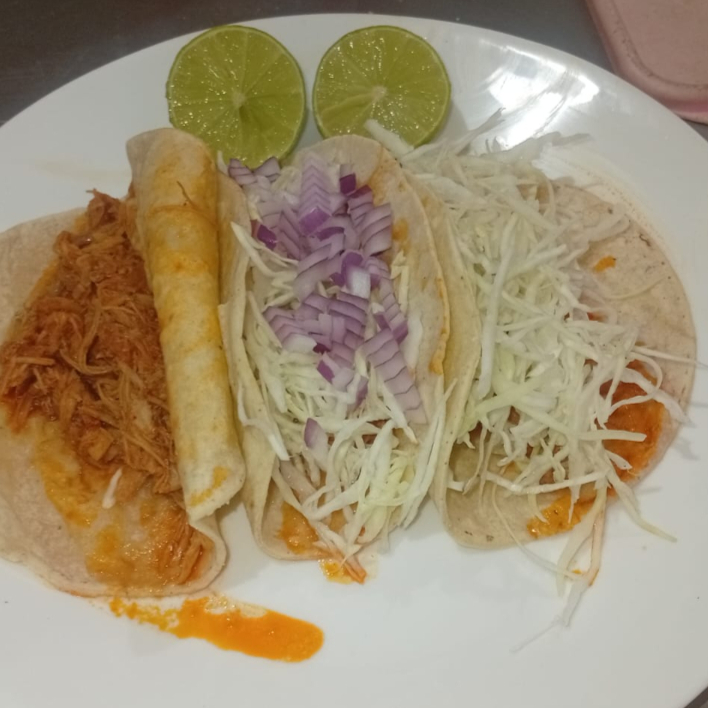 3 TACOS DE BIRRIA