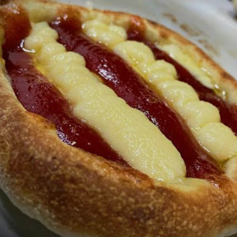 Deliciosa esfiha de mussarela com Goiabada