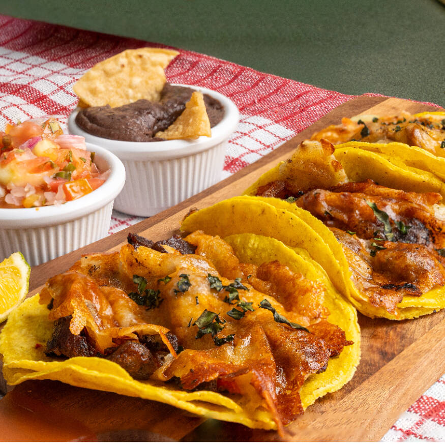 Tacos Pastor con Queso