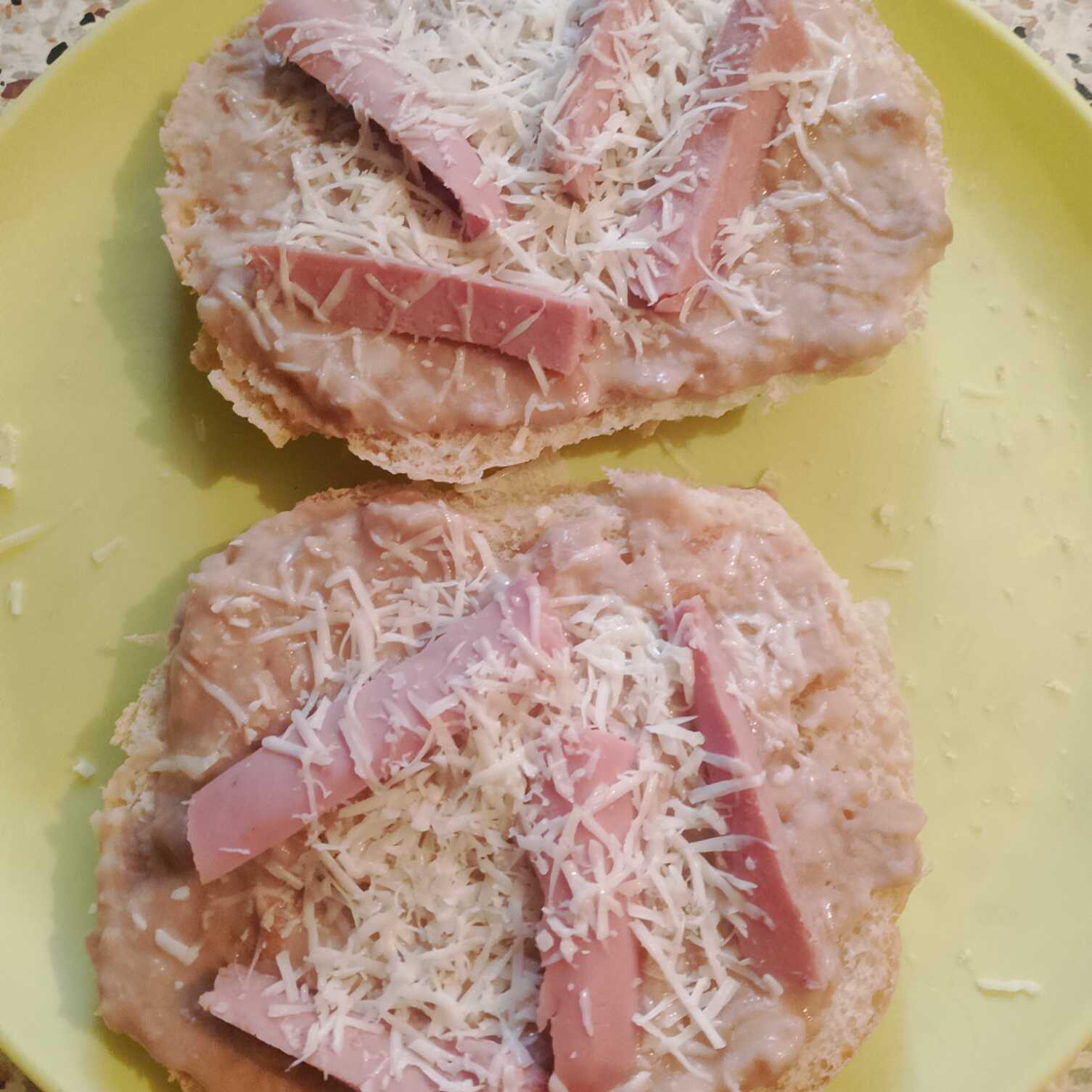 Mollete con Salchicha