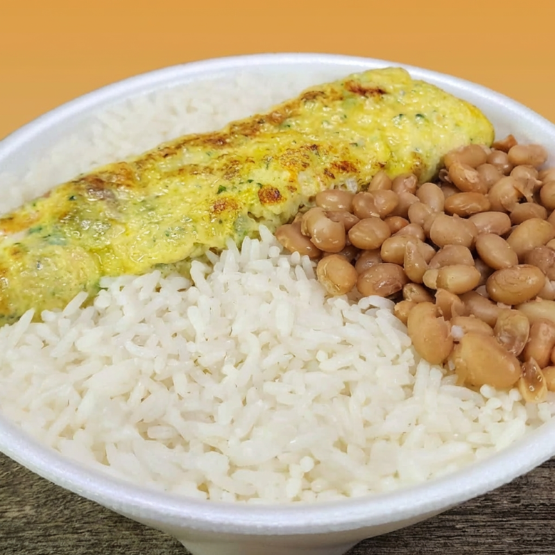 Omelete, arroz, feijão e salada ou Fritas. *(Escolha entre salada ou fritas)