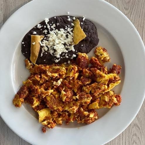 Huevos con longaniza