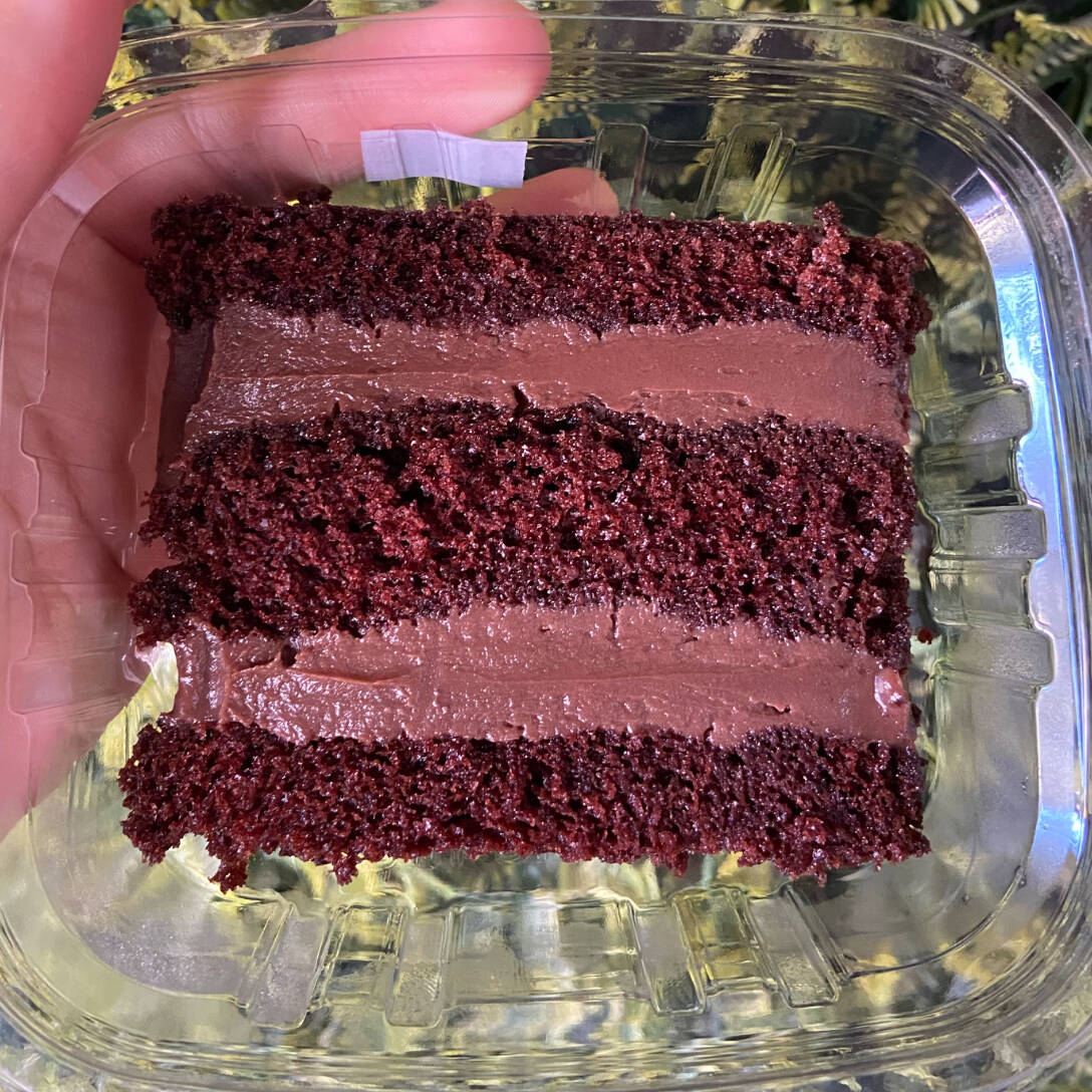 bolo de chocolate, recheio de brigadeiro feito com cacau em pó. Intenso e bem chocolatudo!!