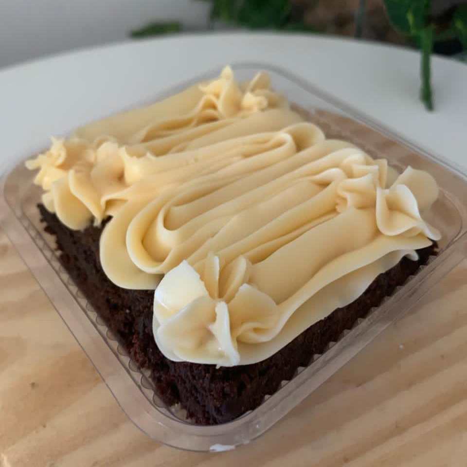 Experimente nosso delicioso brownie,super macio e com aquela irresistível casquinha de chocolate que traz a cada mordida uma deliciosa sensação de doçura...recheio de Ninho ou chocolate