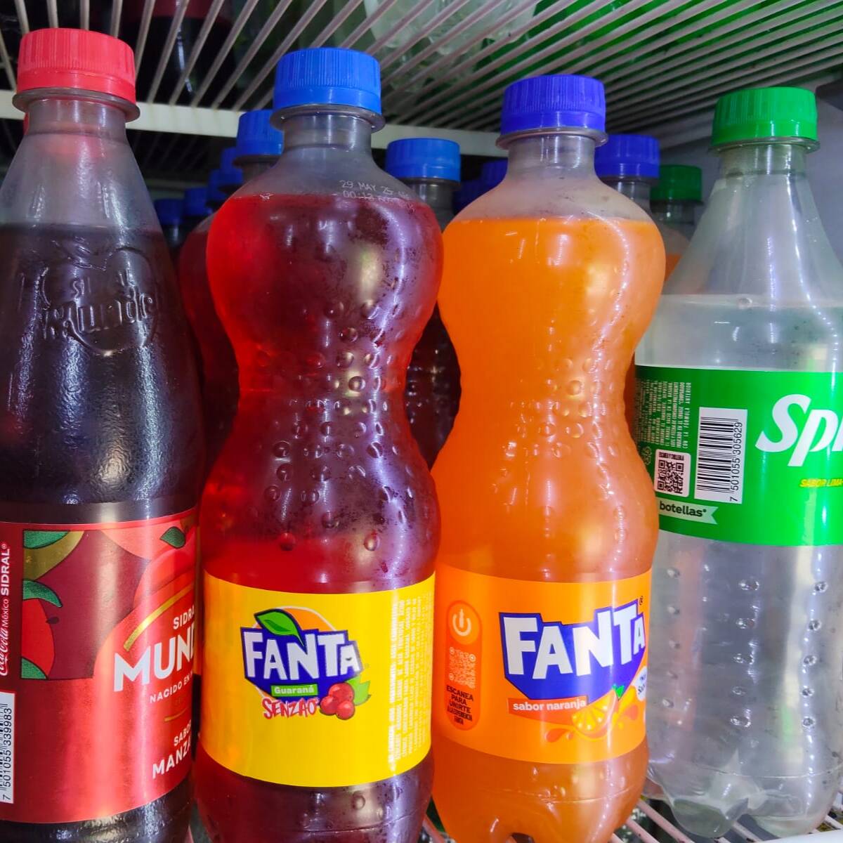 Refresco de Sabor Sprite,fanta,sidral Mundet