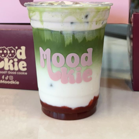 STRAWBERRY MATCHA LATTE 16 OZ FRIO
