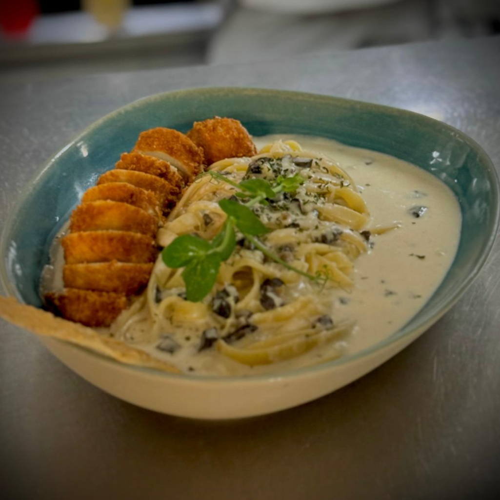 Fettuccine Alfredo di Pollo