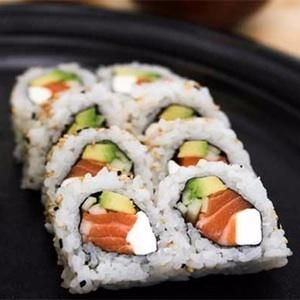 Combo Phila Roll + platanos tempura + gaseosa 250