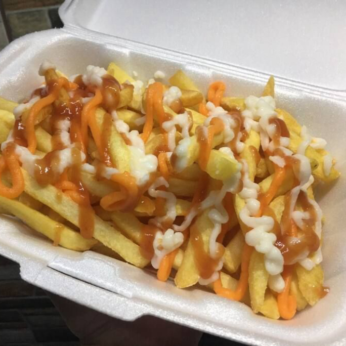 Porção de Batata, cheddar, Catupiry, ketchup)