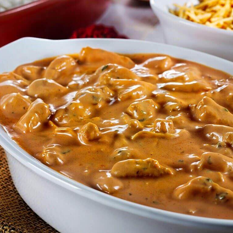 Delicioso arroz temperado com ervas finas, cremoso. Tudo preparado na hora em que o pedido chega na loja!