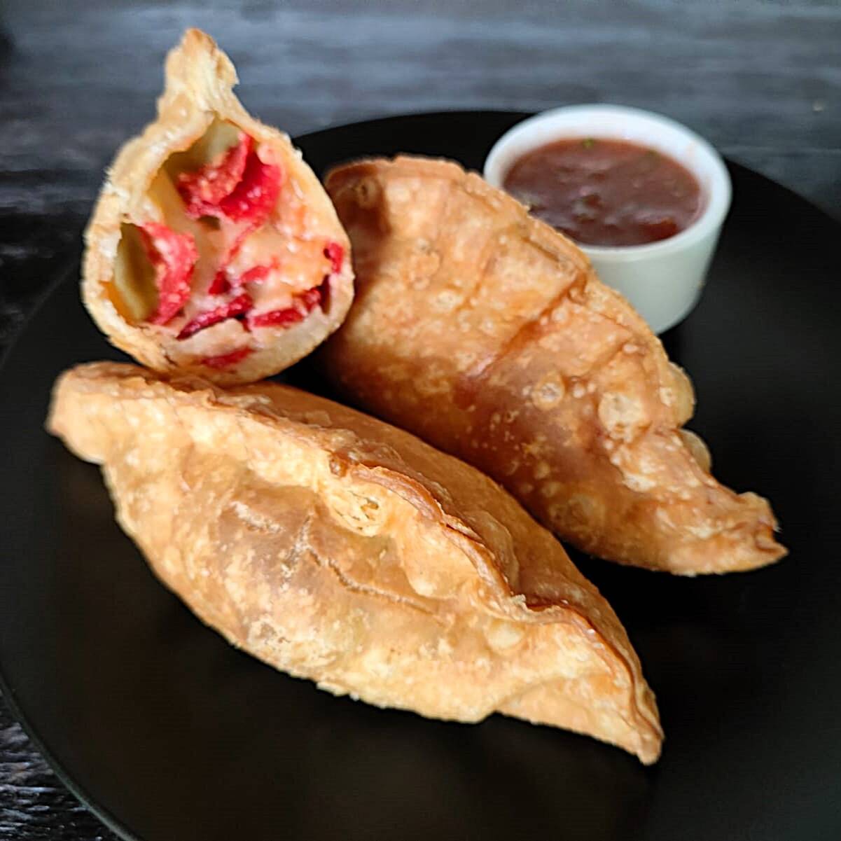 Empanada Argentina de Pepperoni con Queso