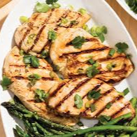 POLLO A LA PARRILLA CON ARVEJA VERDE