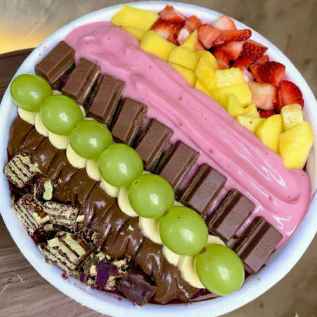 Uma poderosa Marmita grande aproximadamente 800g de um delicioso açaí, recheado de opções para você se deliciar