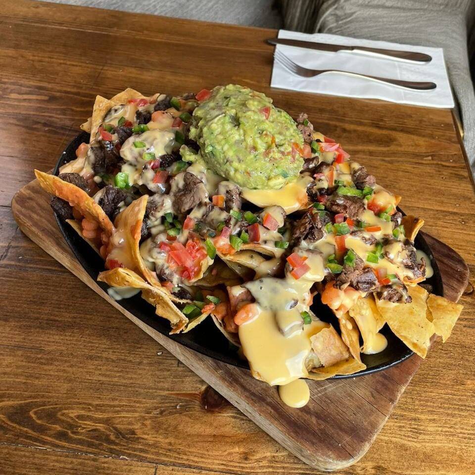 NACHOS CON ARRACHERA