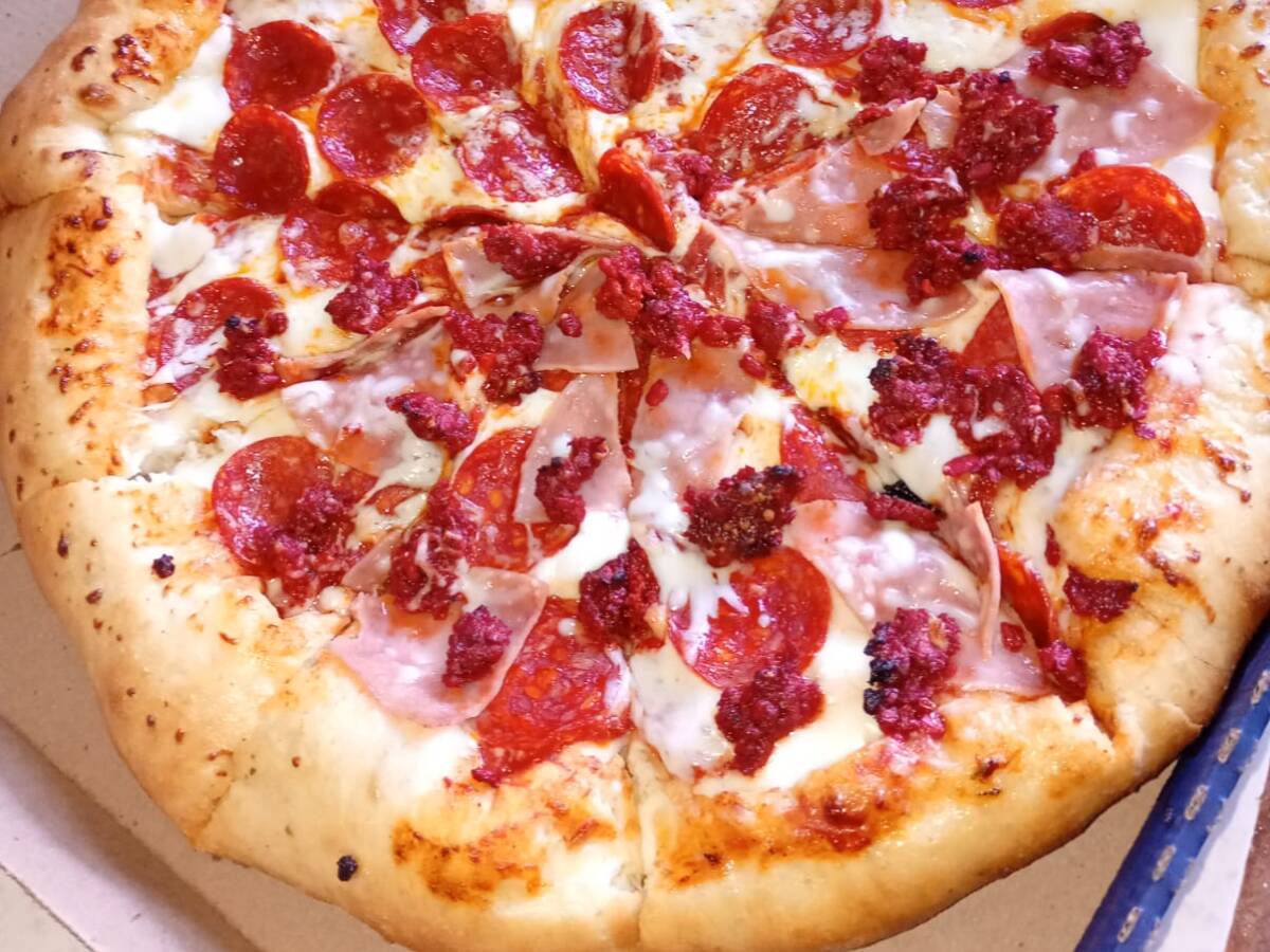 Yeyes pizza