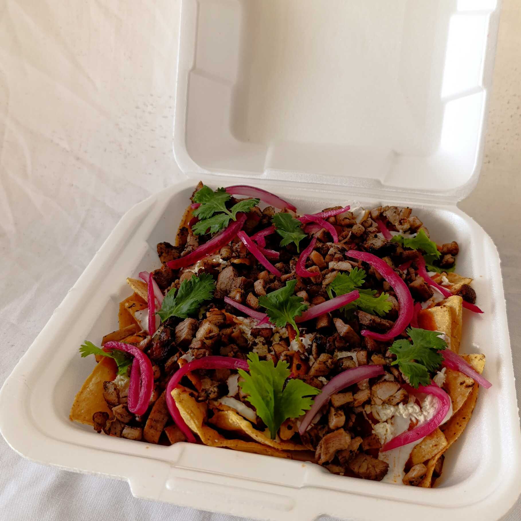 CHILAQUILES ROJOS CON ASADA