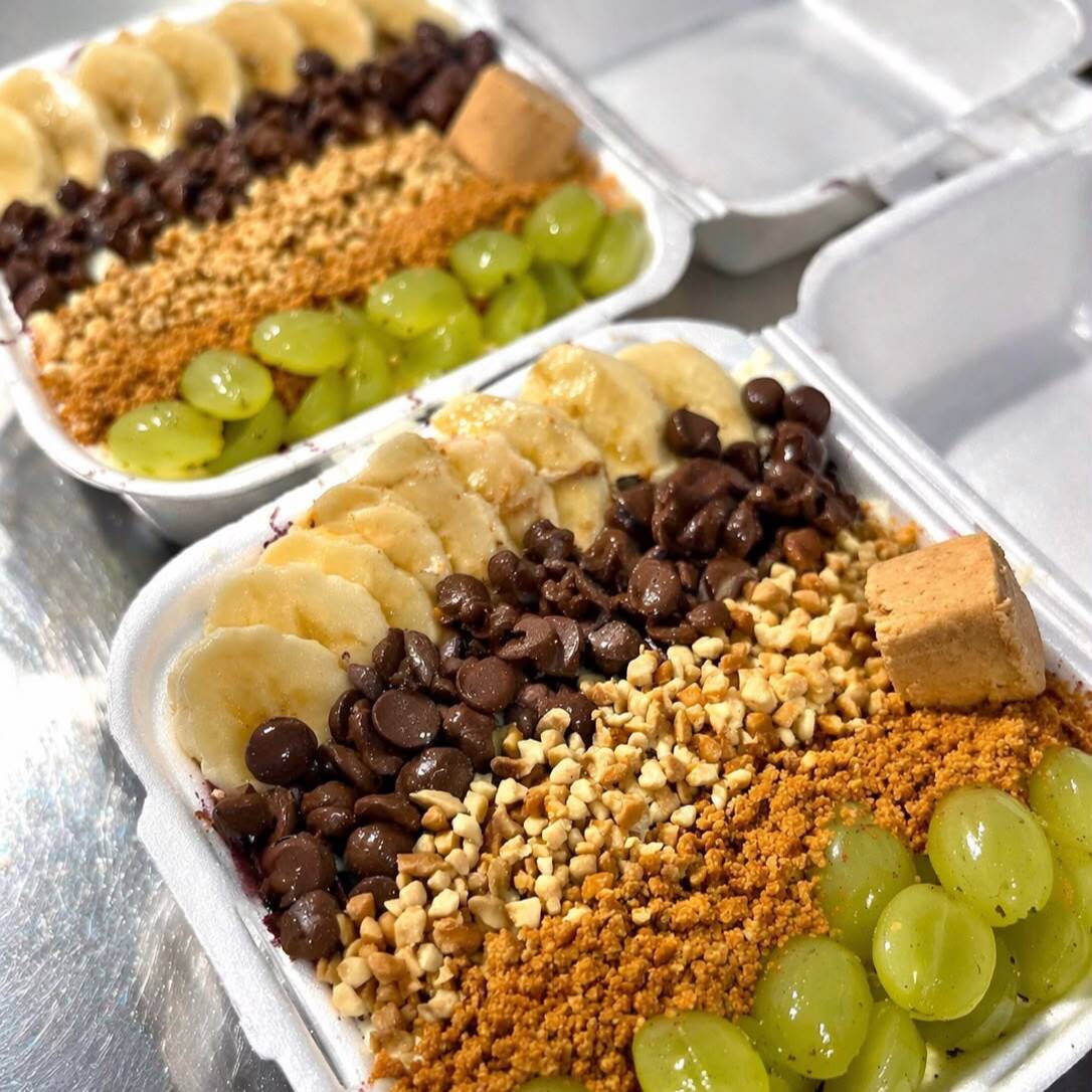Açaí super saboroso e cremoso, com duas frutas, três cereais, duas guloseimas e calda de sua preferência.
Esse produto é clone, vão os dois produtos iguais.