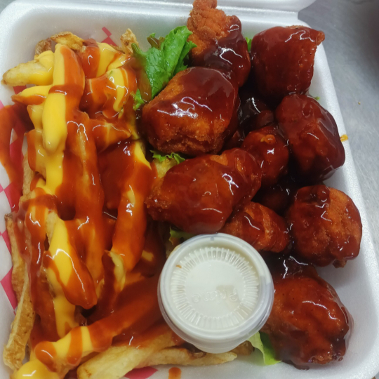 Boneless Mango Guajillo con Papas a la Francesa