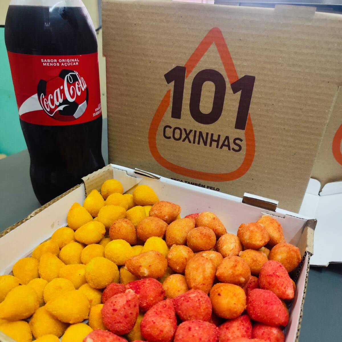Este Combo Contem 100 Salgados Festas ( Opção De Até 2 Sabores) + 1 Refrigerante 2 Litros.