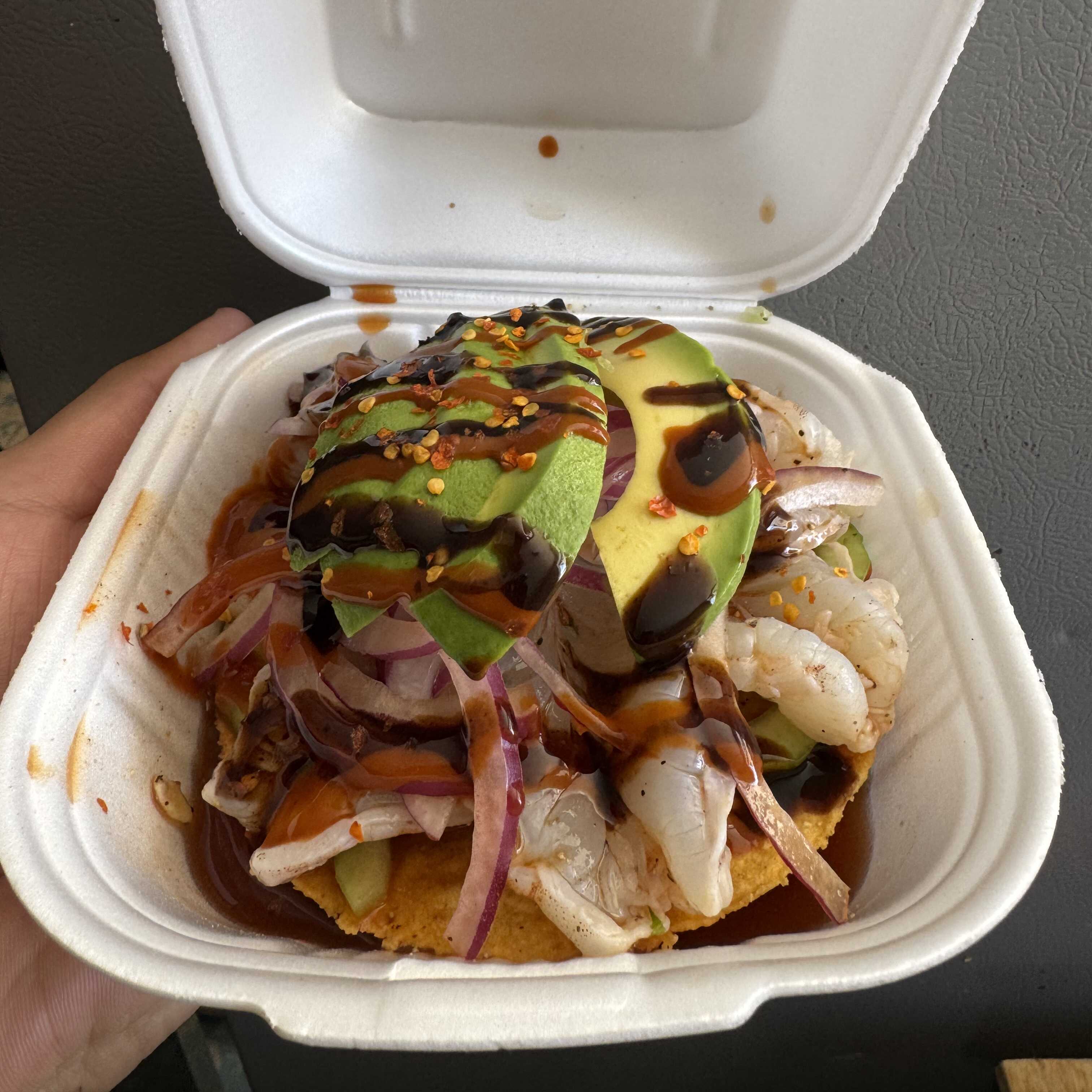 Camarón crudo em aguachile