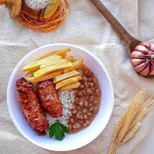 ACOMPANHA; ARROZ, FEIJÃO E SALADA