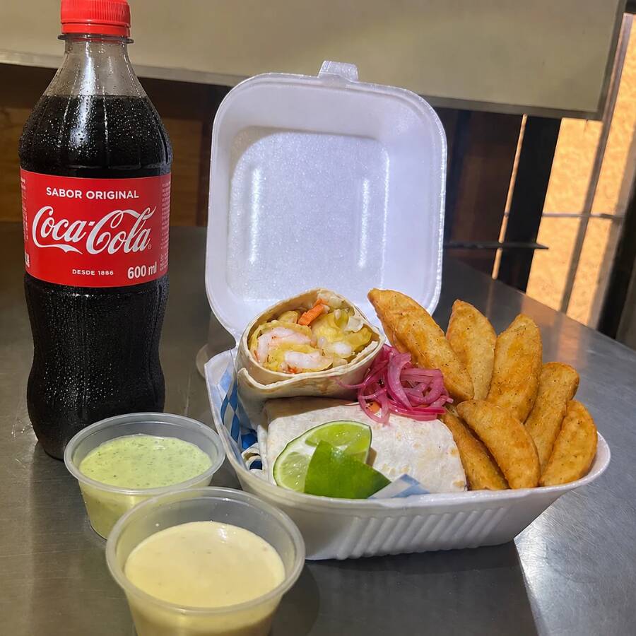 COMBO BURRITO DE CAMARÓN PAPAS Y REFRESCO