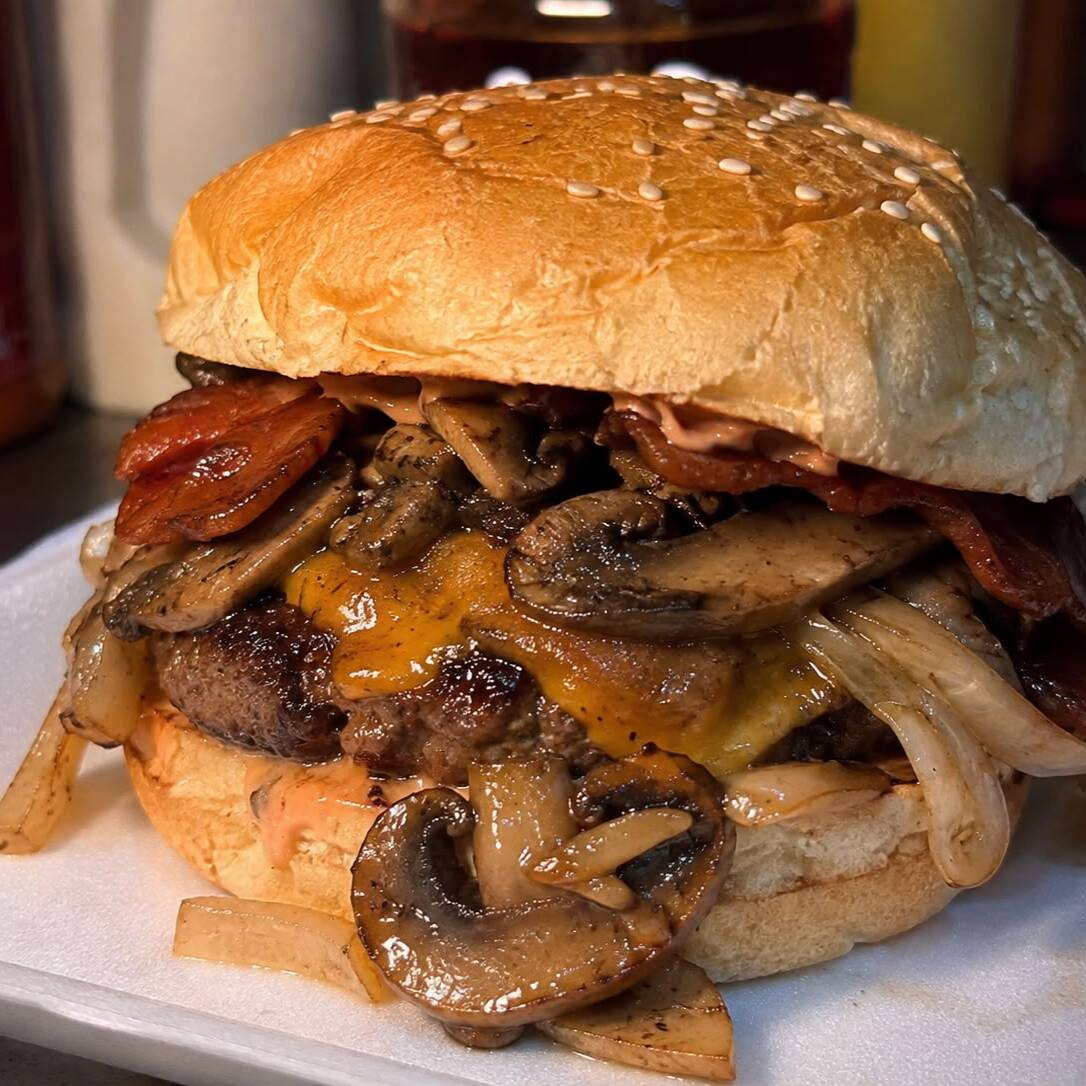 Hamburguesa champiqueso con papas