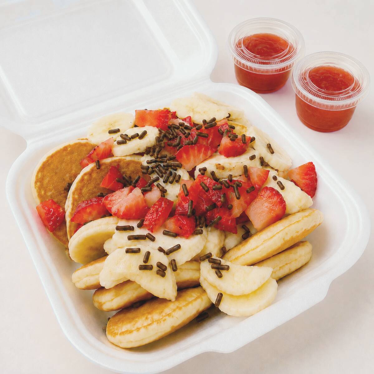 PAQUETE: 🍓14 mini hot cakes CON FRUTA + bebida
