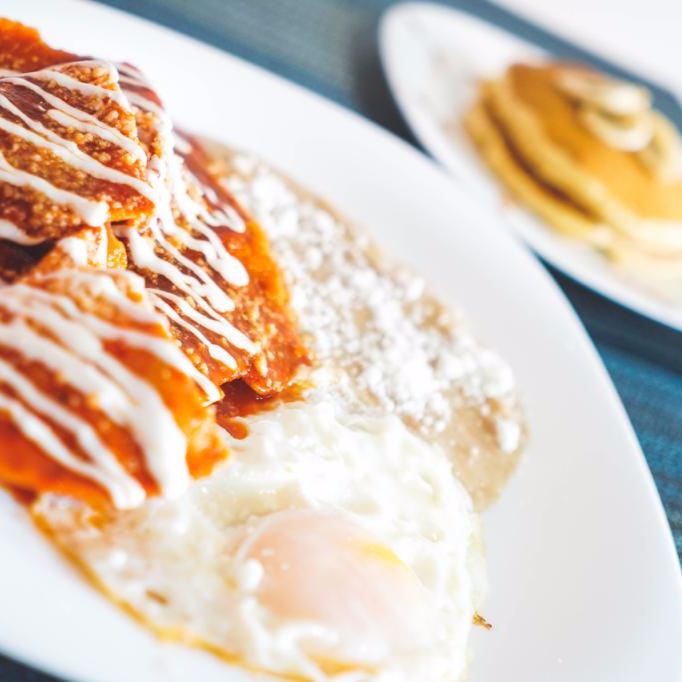Paquete.. 2 (Hot Cakes, Chilaquiles, Huevo, y Jugo